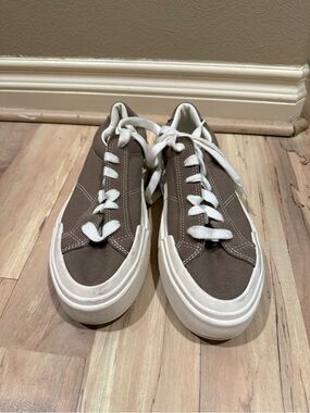 Women’s Converse Platform